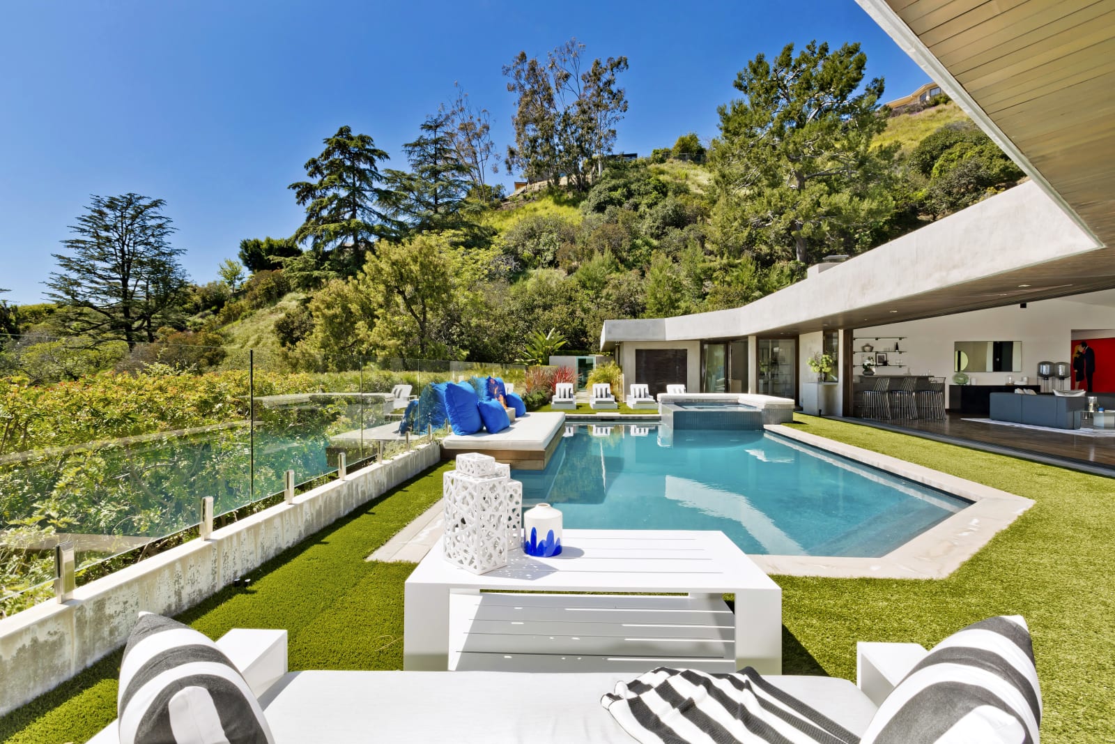 Enjoy Life Above It All In Trousdale Estates Hilton And Hyland