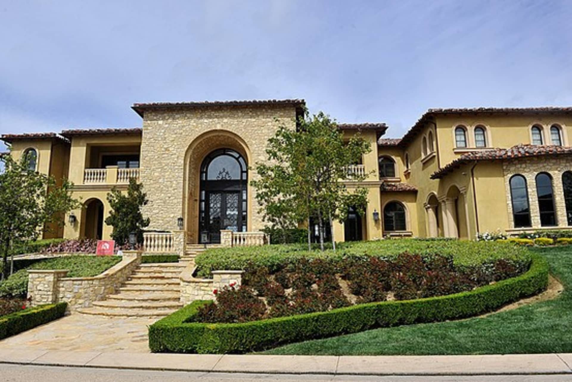 Michael Jackson's Estate Buys in Calabasas for 10.75 Million WSJ