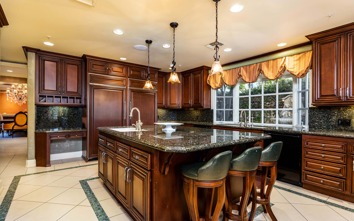 listing-img