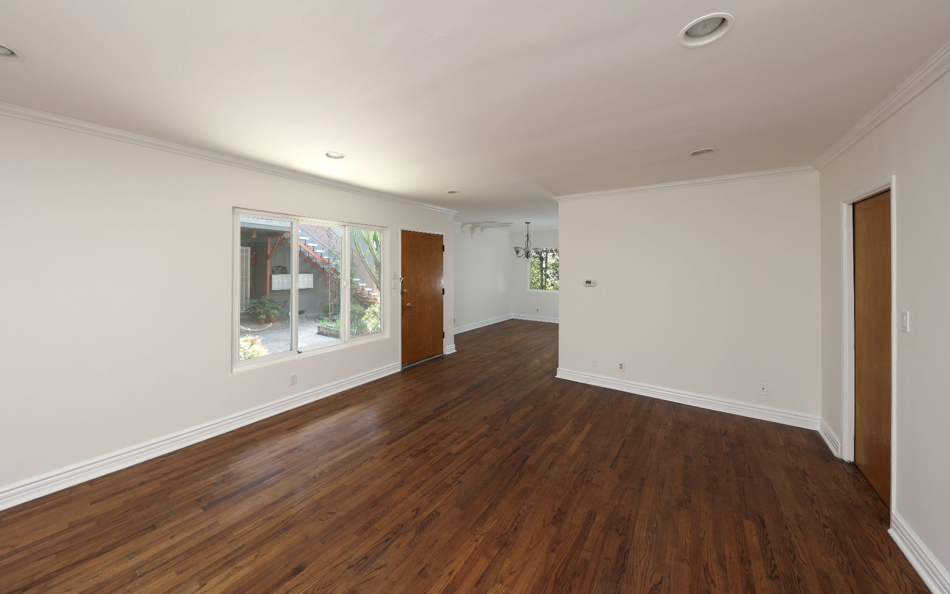 listing-img
