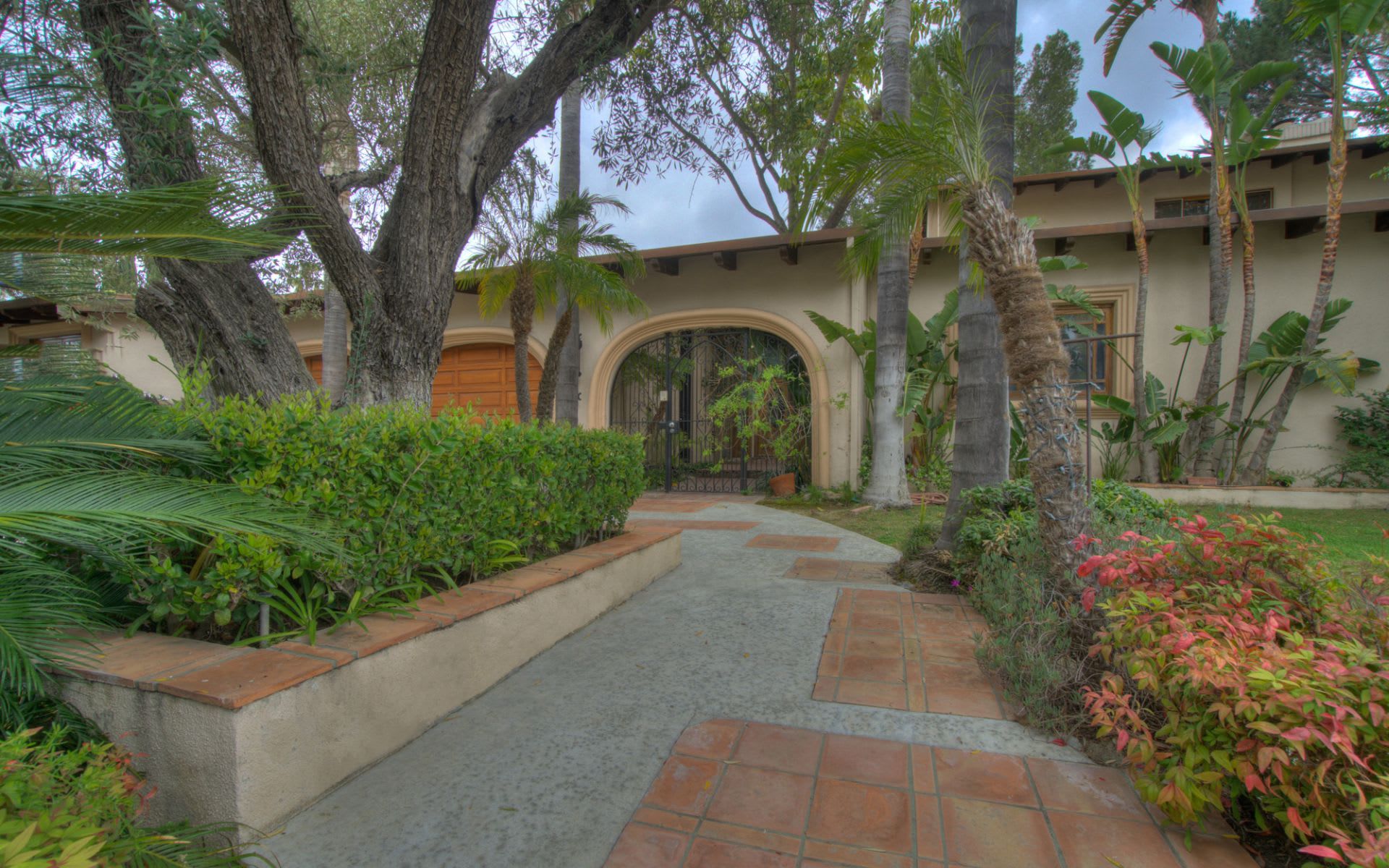 listing-img