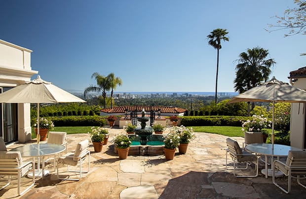 A Magnificent Hollywood Royalty Home In Beverly Hills By Jeff Hyland