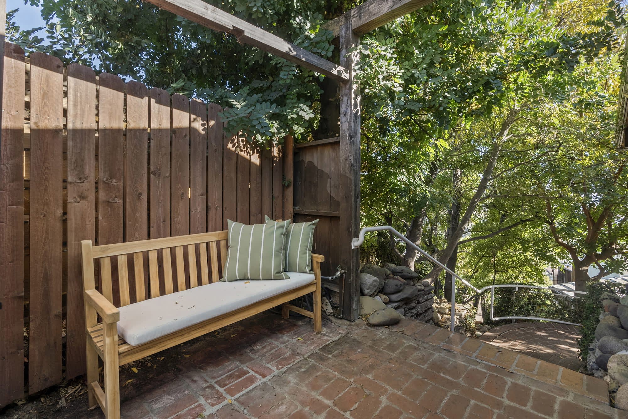 listing-img