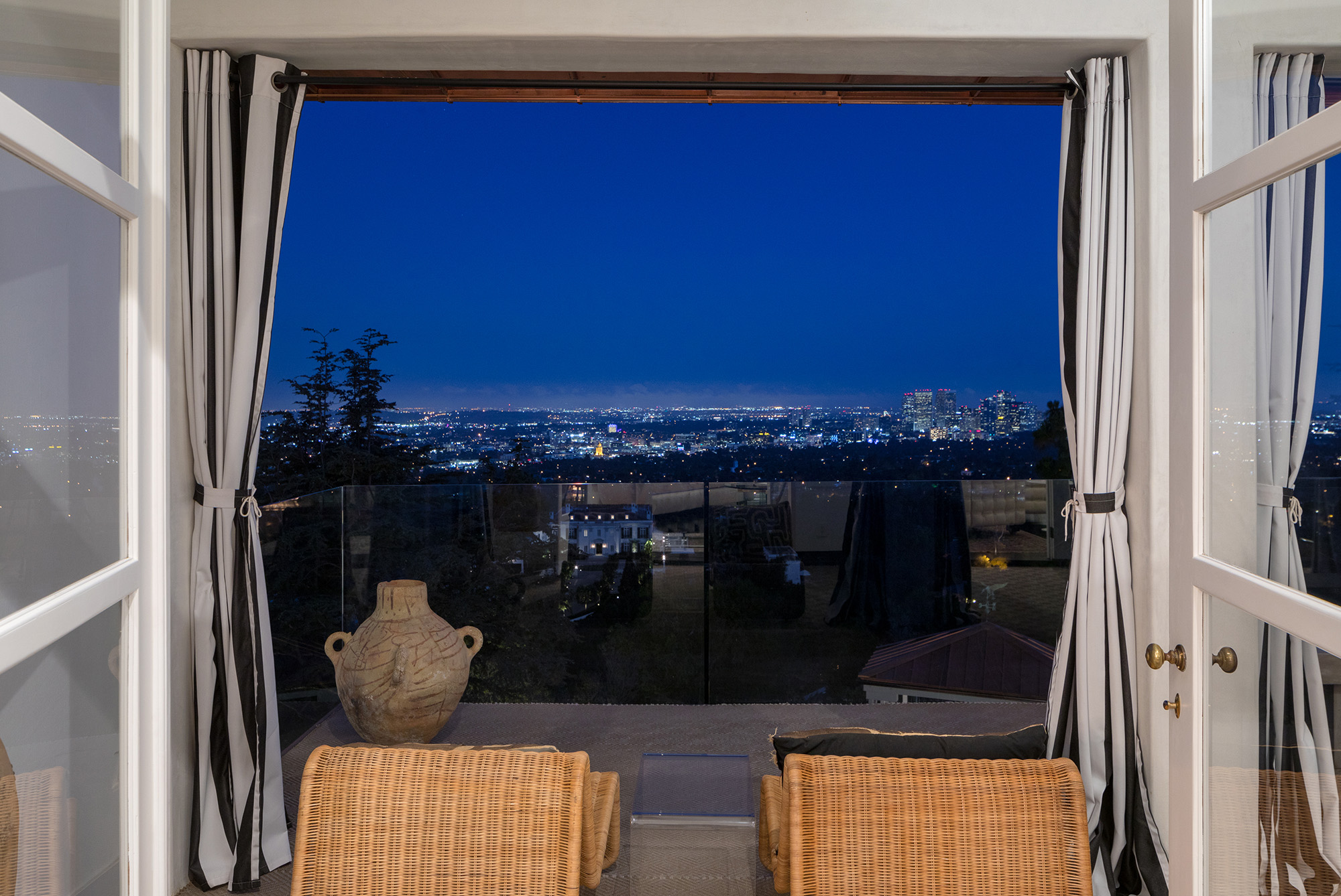 listing-img