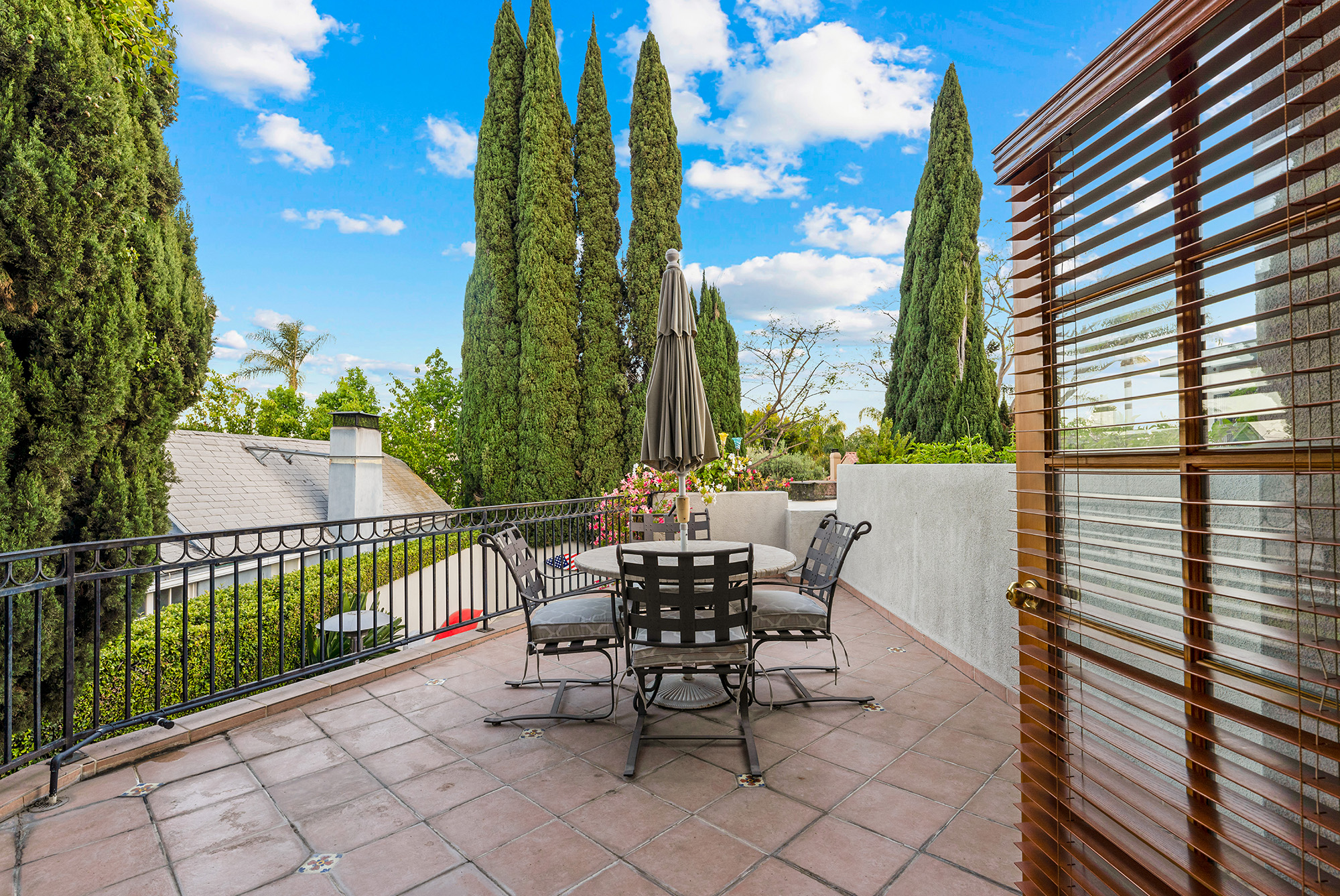 listing-img