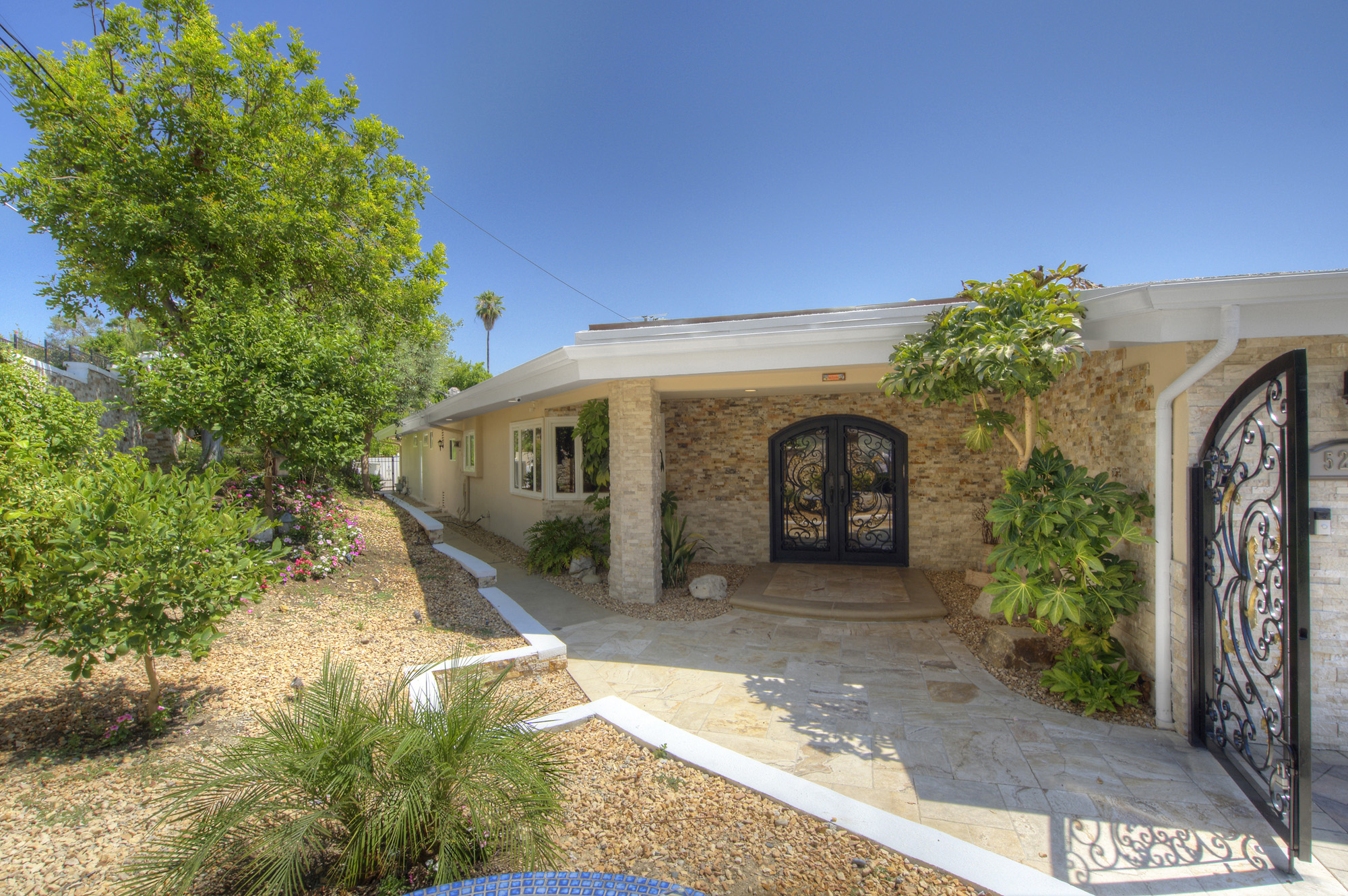 listing-img