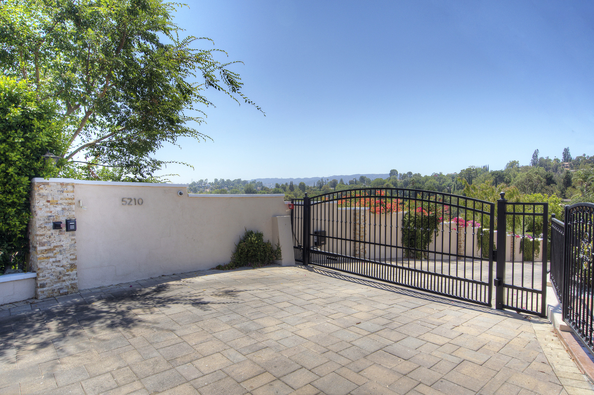 listing-img