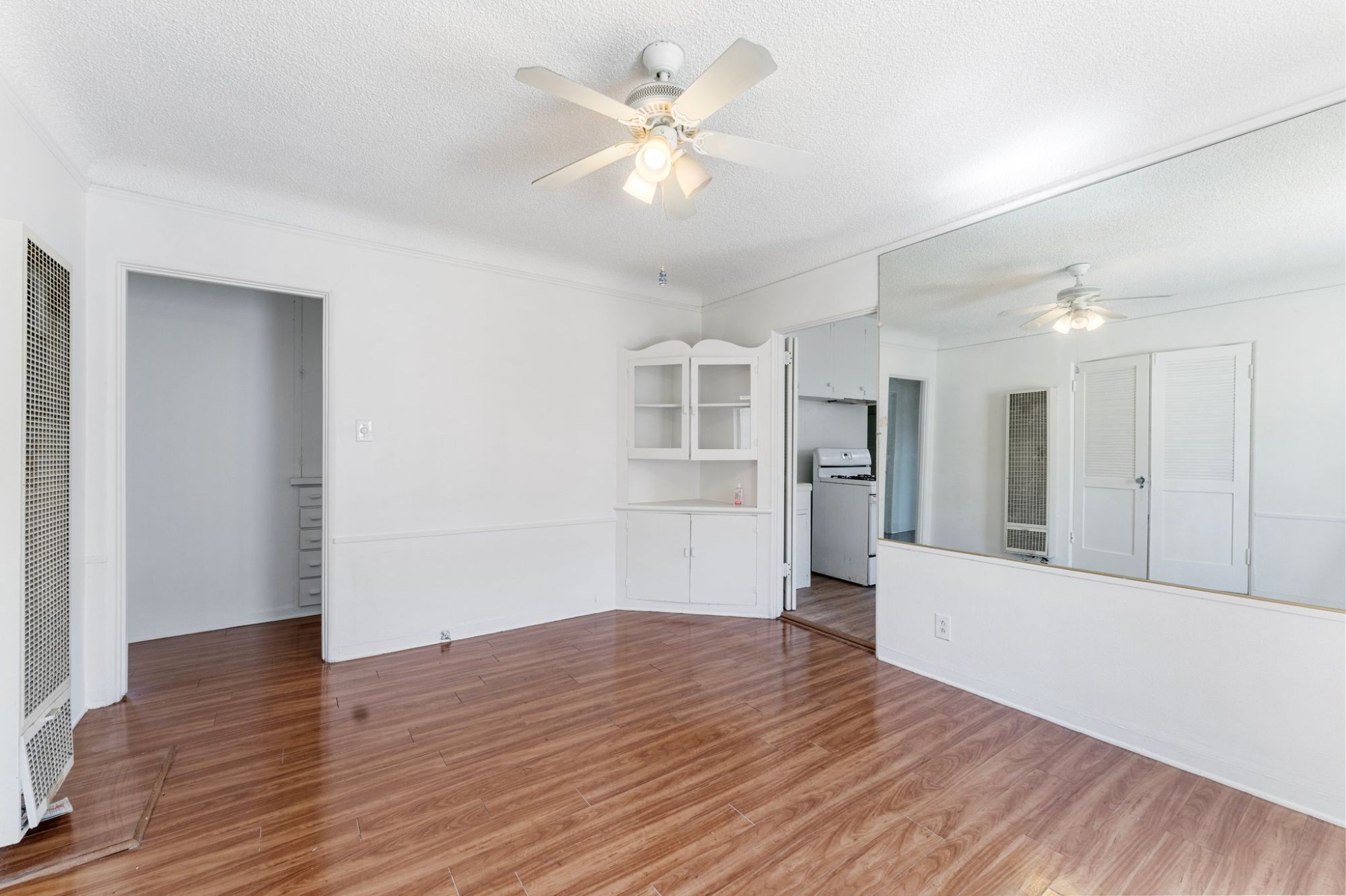listing-img