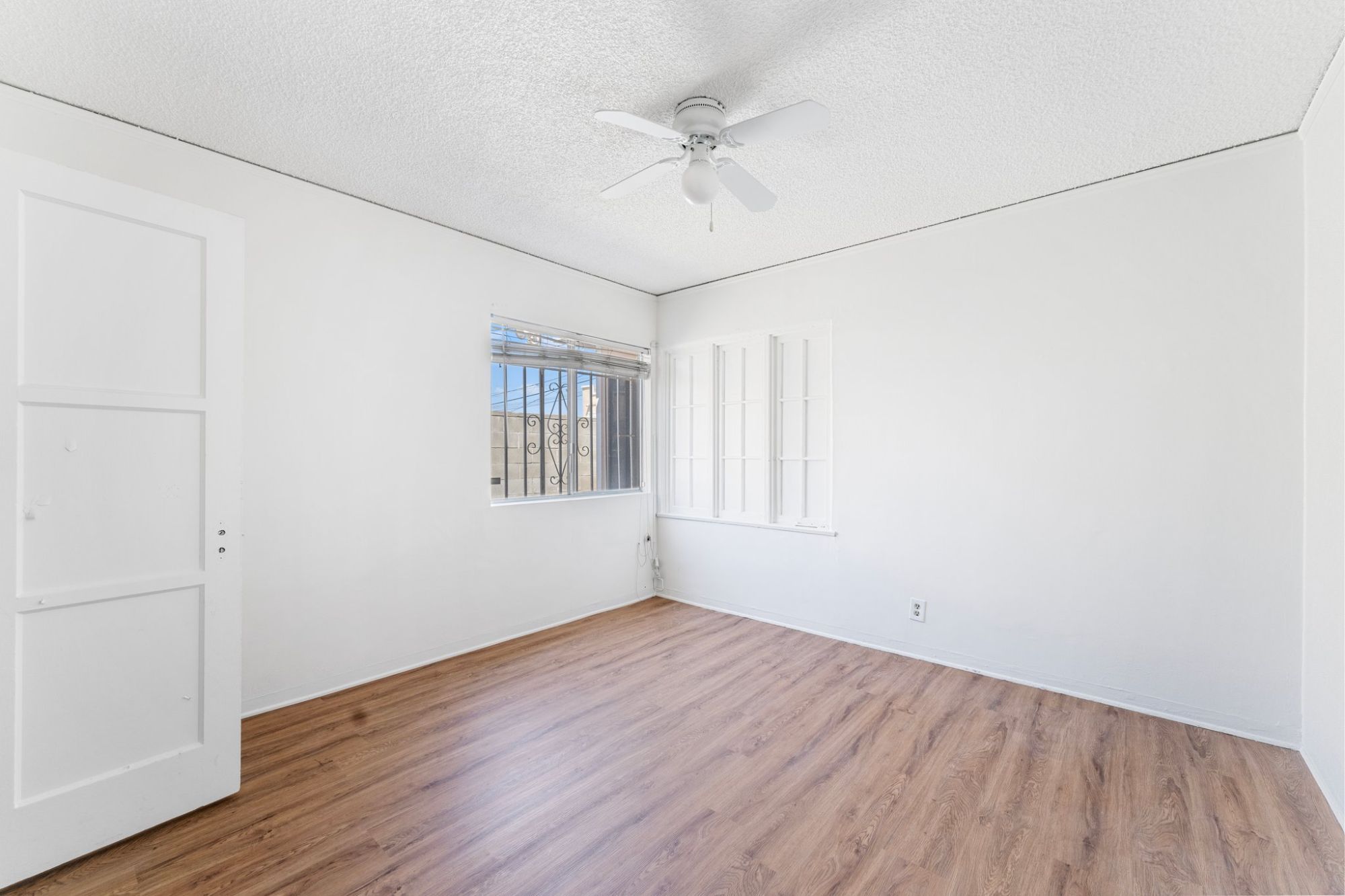 listing-img