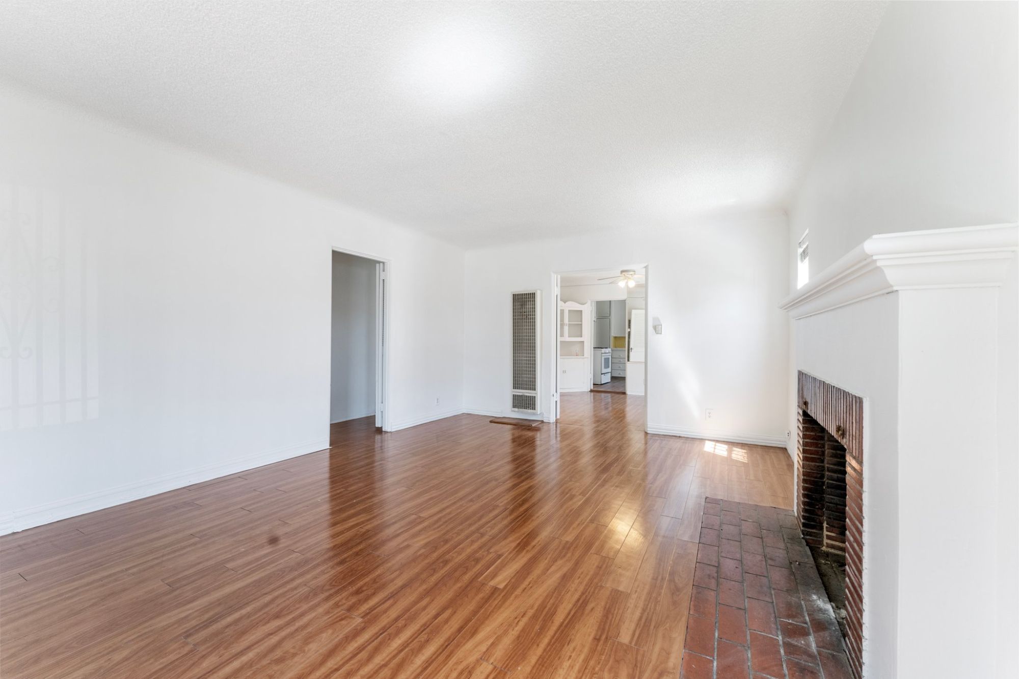 listing-img