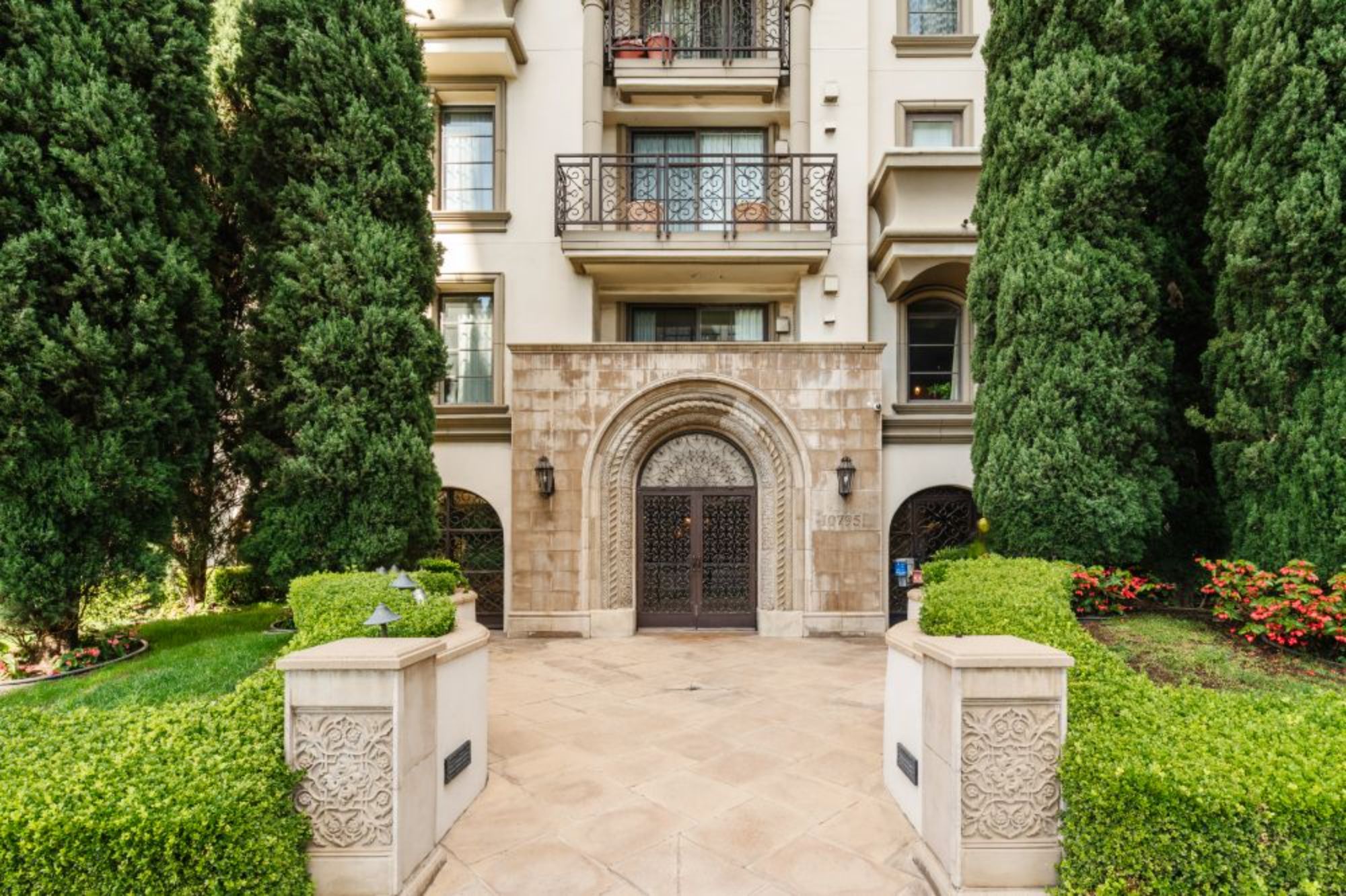 listing-img