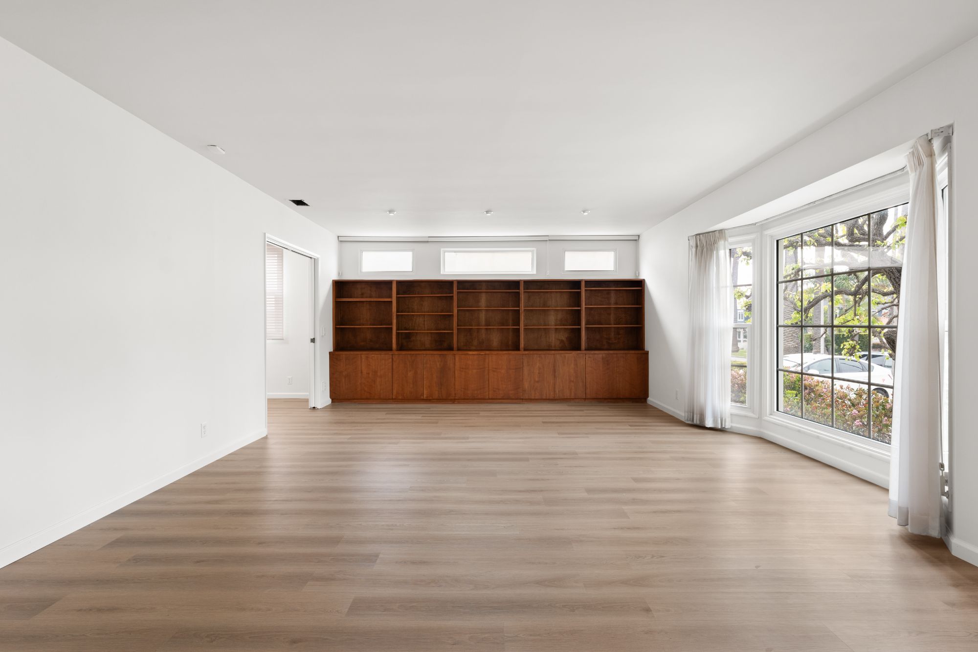 listing-img