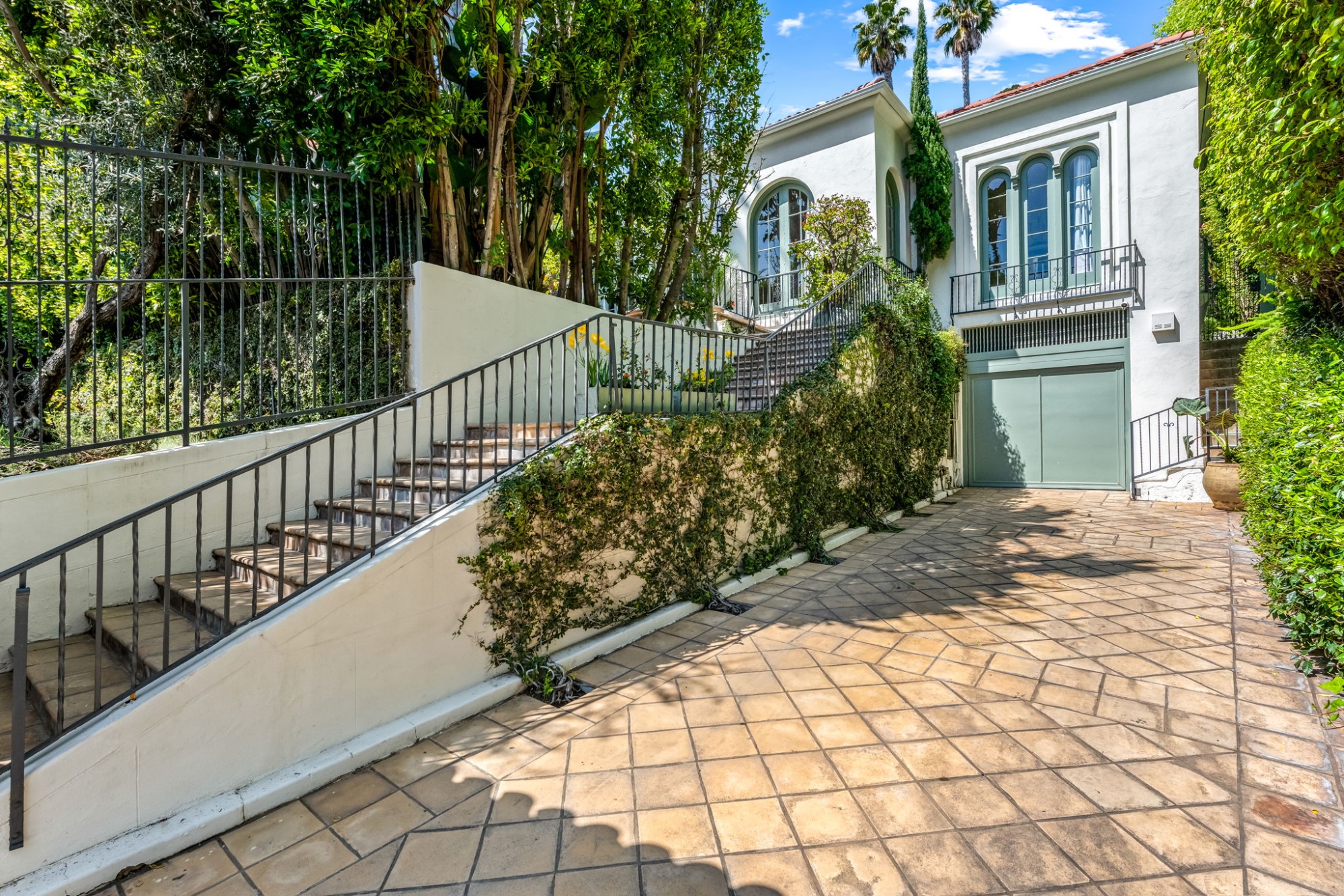 listing-img