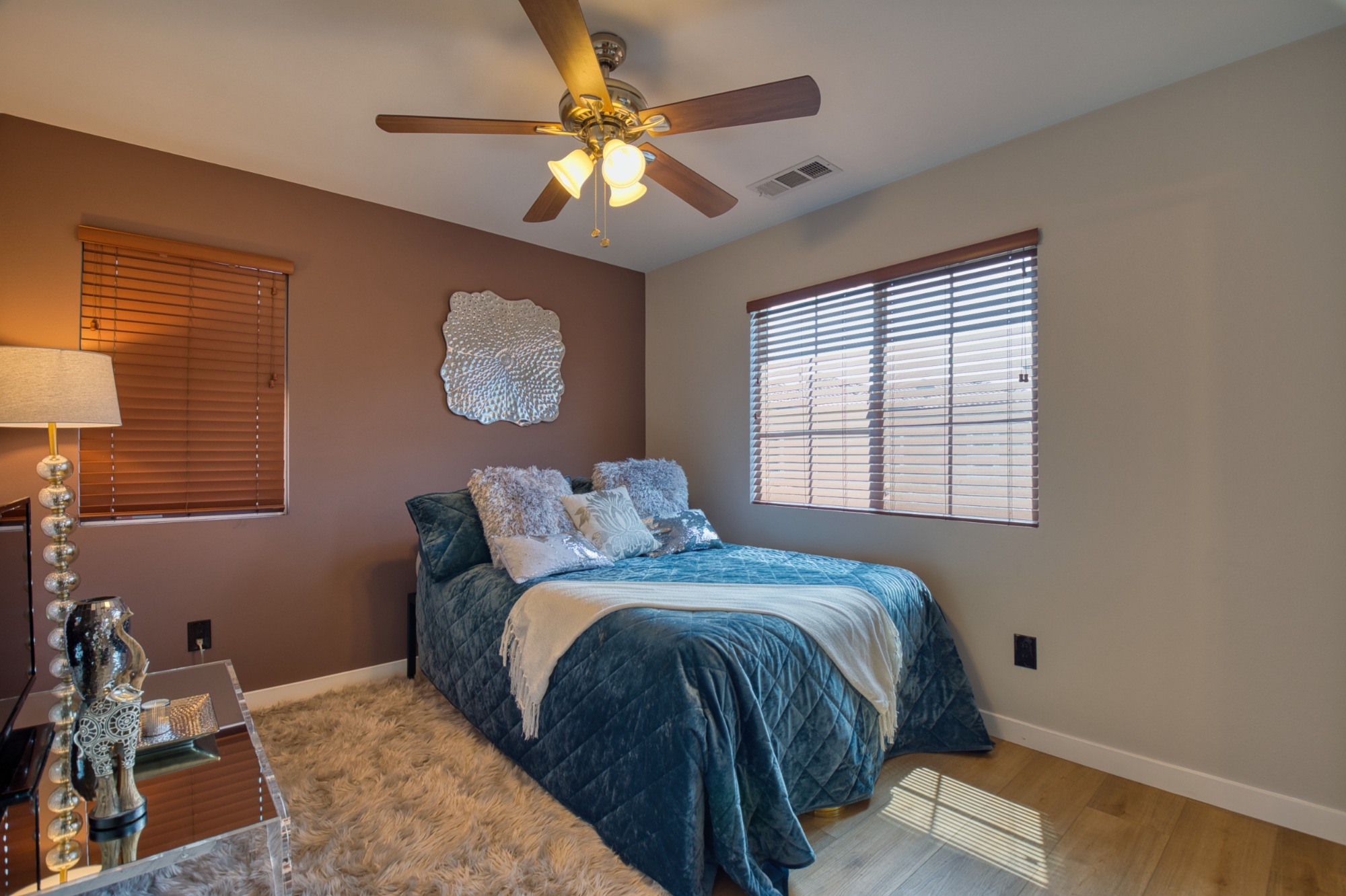 listing-img