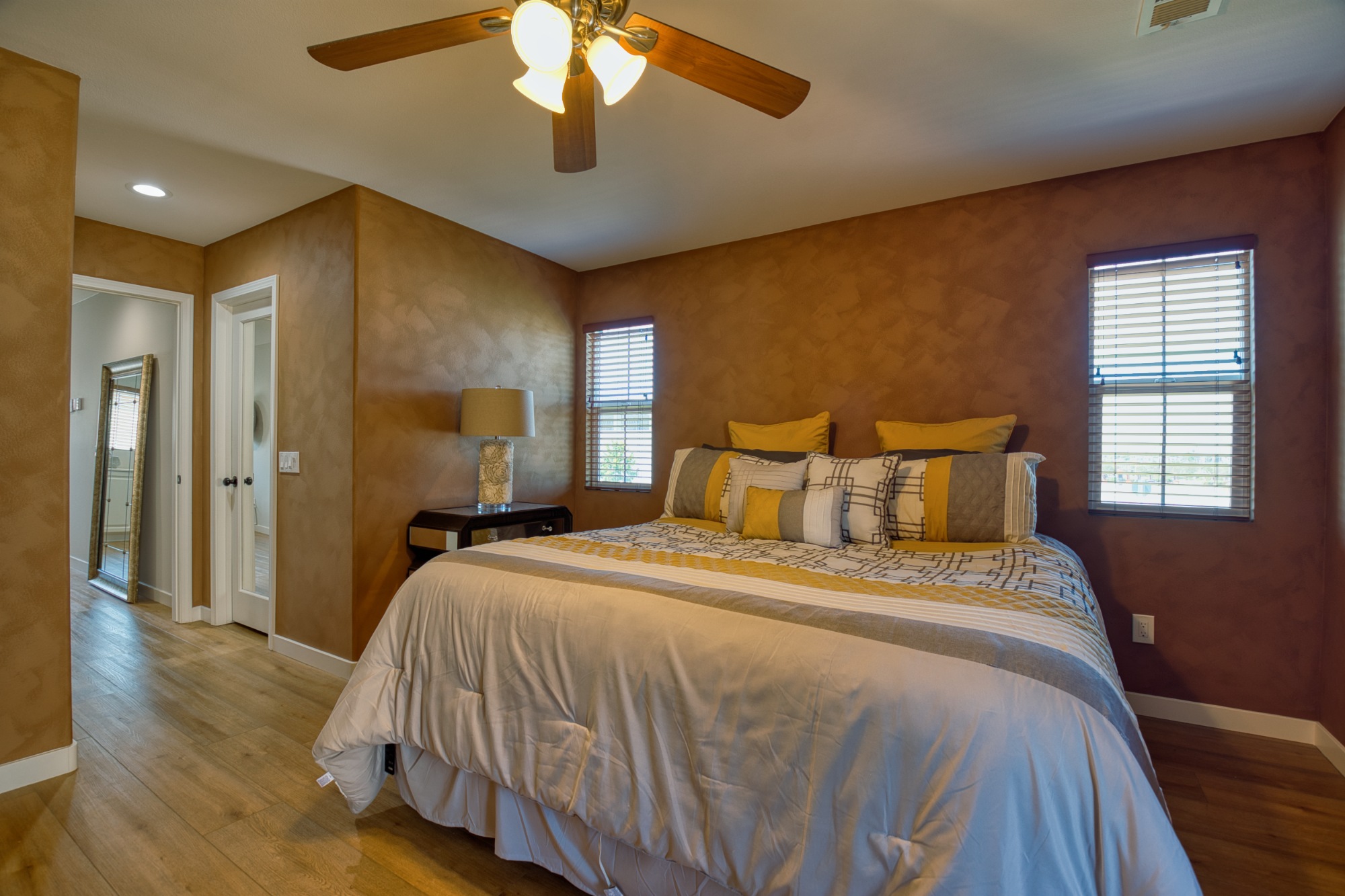 listing-img