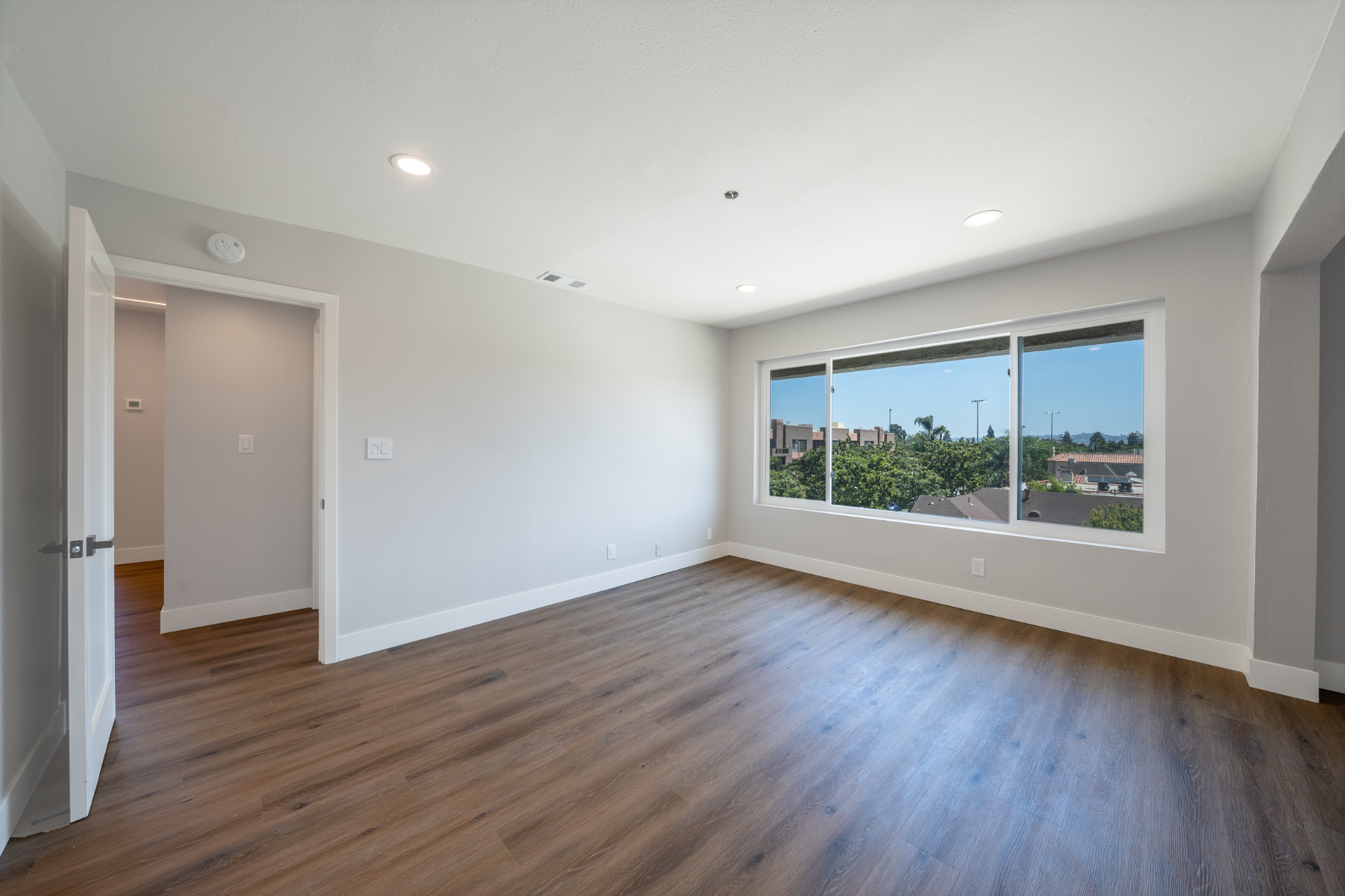 listing-img