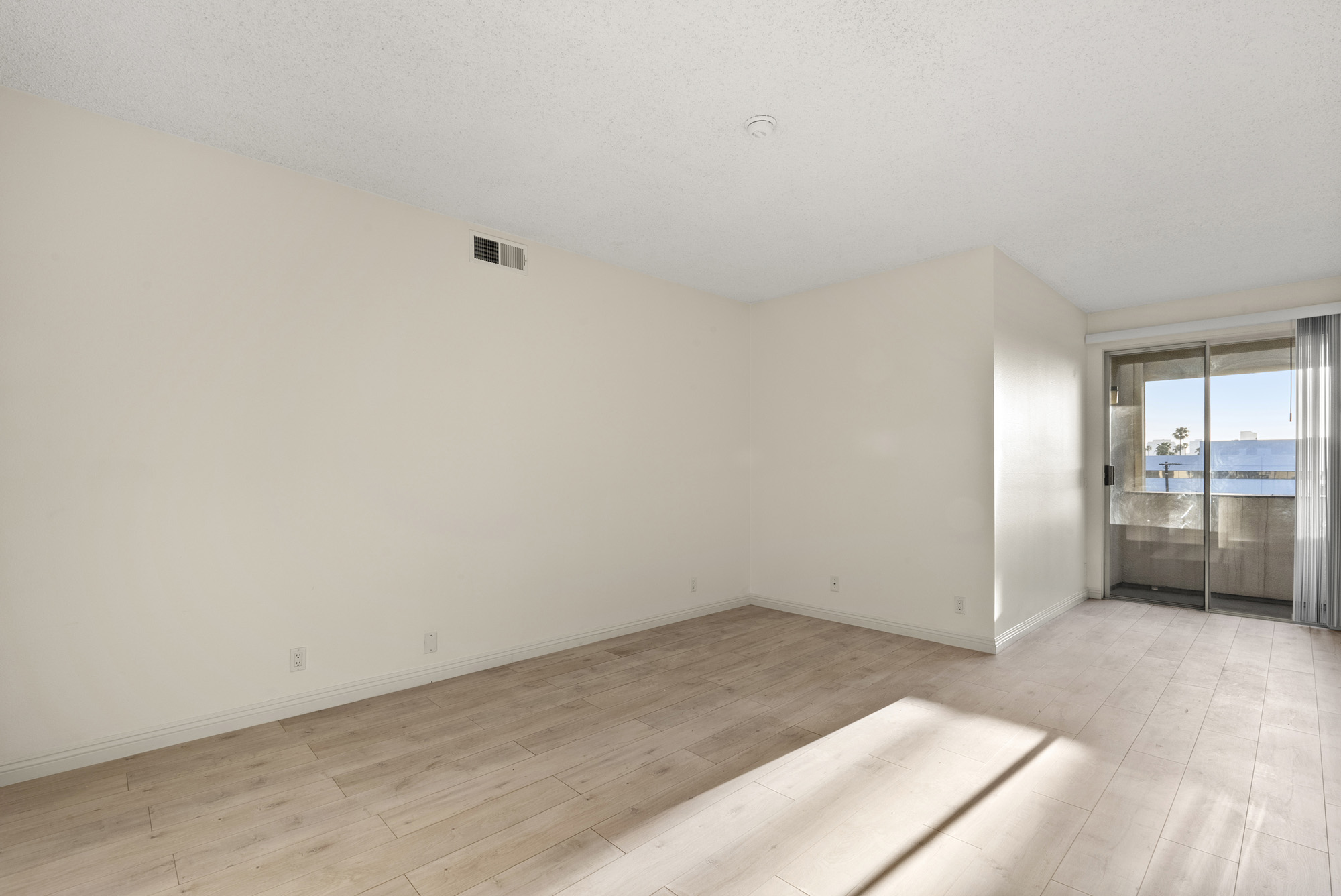 listing-img